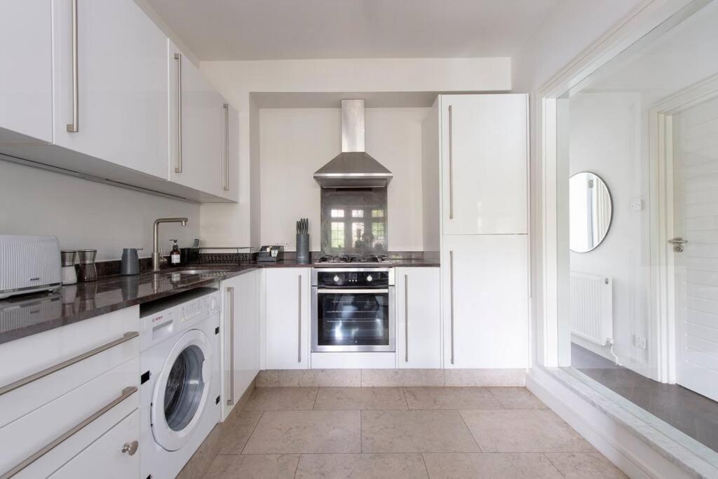 2 Bedroom Modern Urban Sanctuary 1Cc - Cherrydeal London Exteriör bild