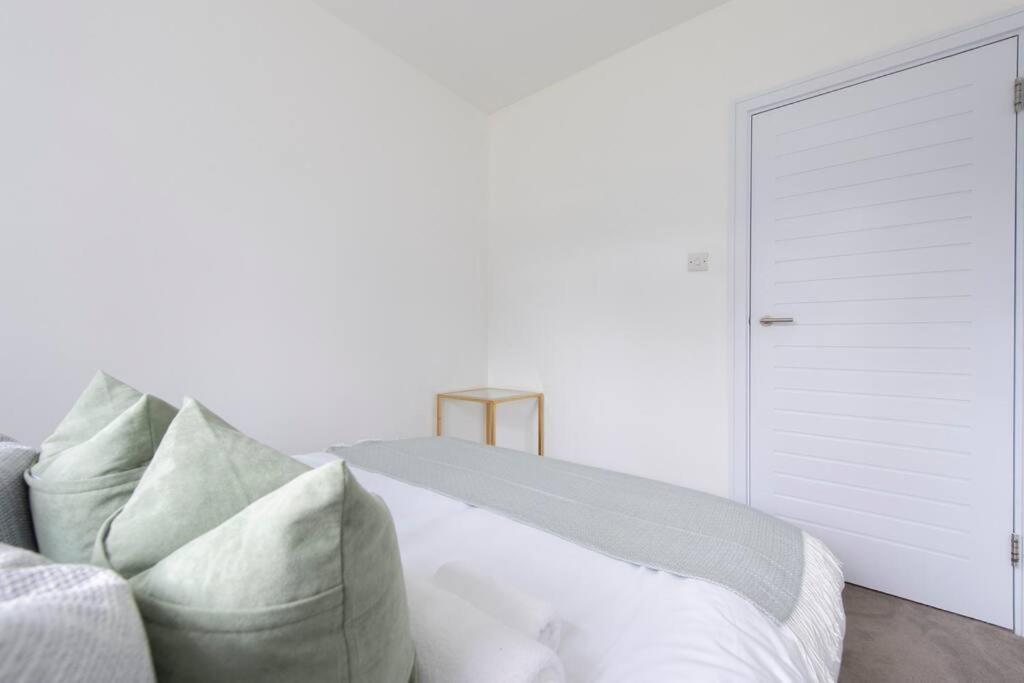 2 Bedroom Modern Urban Sanctuary 1Cc - Cherrydeal London Exteriör bild